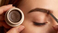 Make a Natural Eyebrow Gel at Home Using Aloe Vera and Cocoa for Soft Hold